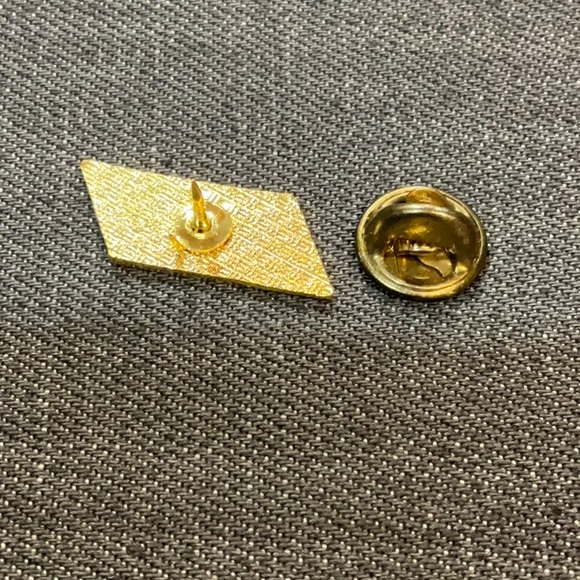 ZIP + 4 lapel pin vintage - Picture 3 of 3